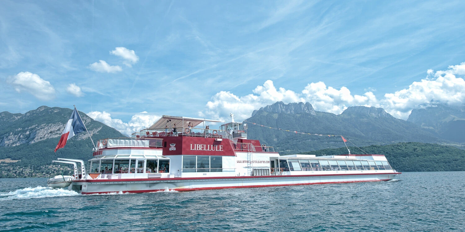 Le Libellule sailing on Lake Annecy