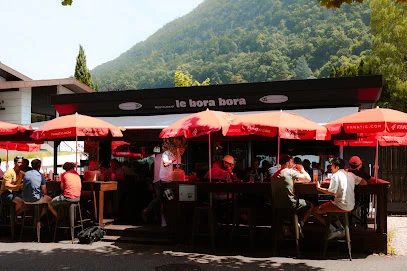 Bora Bora — Terrasse und Tische im Freien