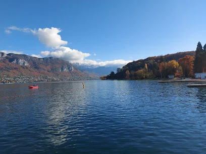 Canoë Kayak Club d’Annecy — Vista del lago y las montañas