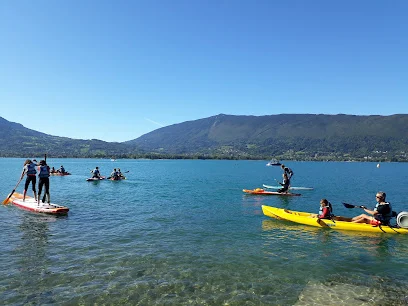 Cercle Nautique du Lanfonnet — Tablas de paddle y embarcaciones en el lago