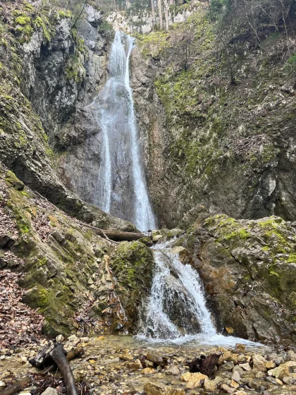 Circuit des cascades de Villaz — Cascata tra le rocce