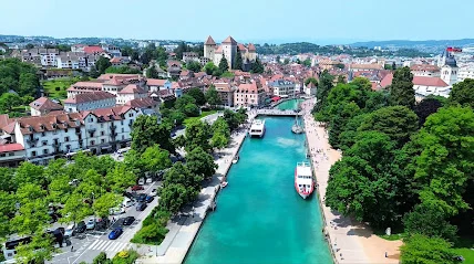 Compagnie des Bateaux du lac d'Annecy — Canal y casas del casco antiguo