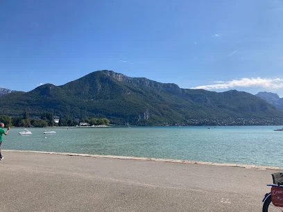 Eco-Triporteur — Annecy centre — Vista sul lago e sulle montagne