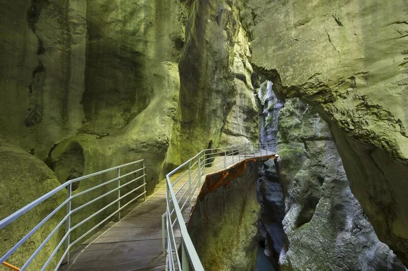 Gorges du Fier — Walkway along the rock walls