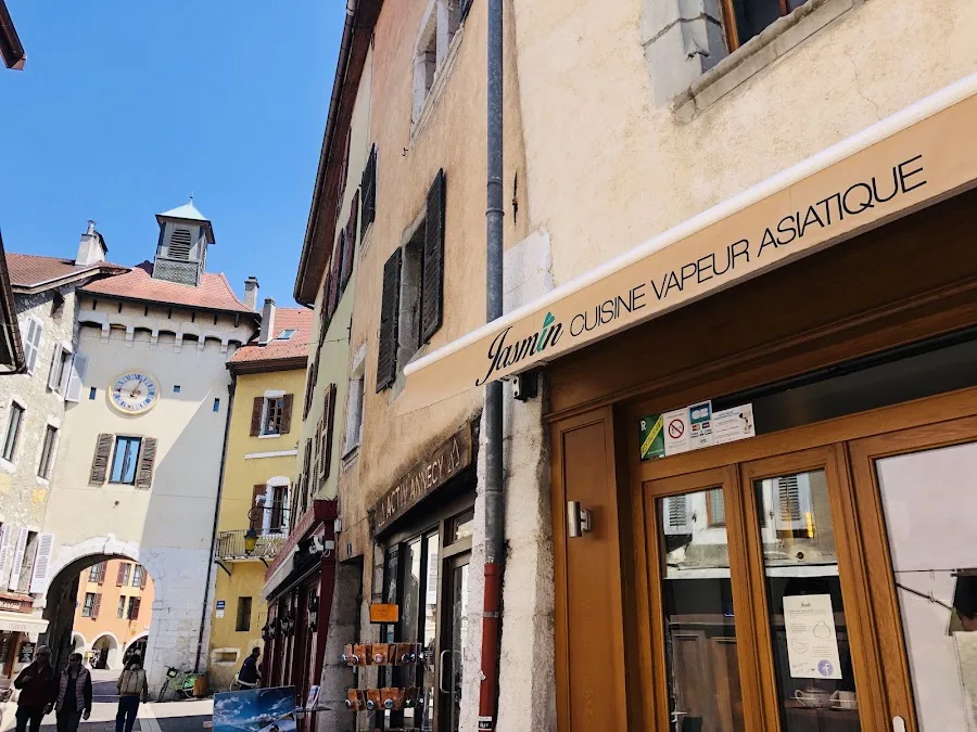 Jasmin Dim Sum — Fassade und Eingang