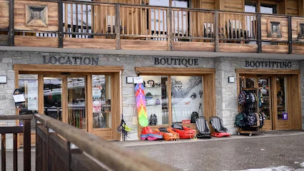 Netski — Le Roc des Tours — Facciata e ingresso