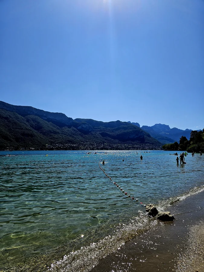 Plage des Marquisats — Spiaggia sul lago