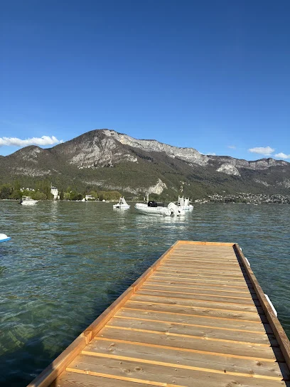 Ponton Albert — Embarcadero junto al lago