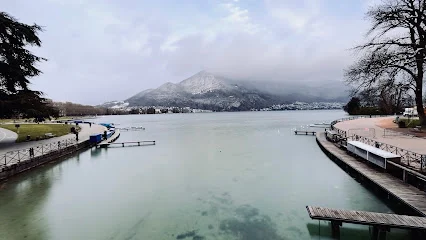 Ponton l’Hirondelle — Vista del lago y las montañas
