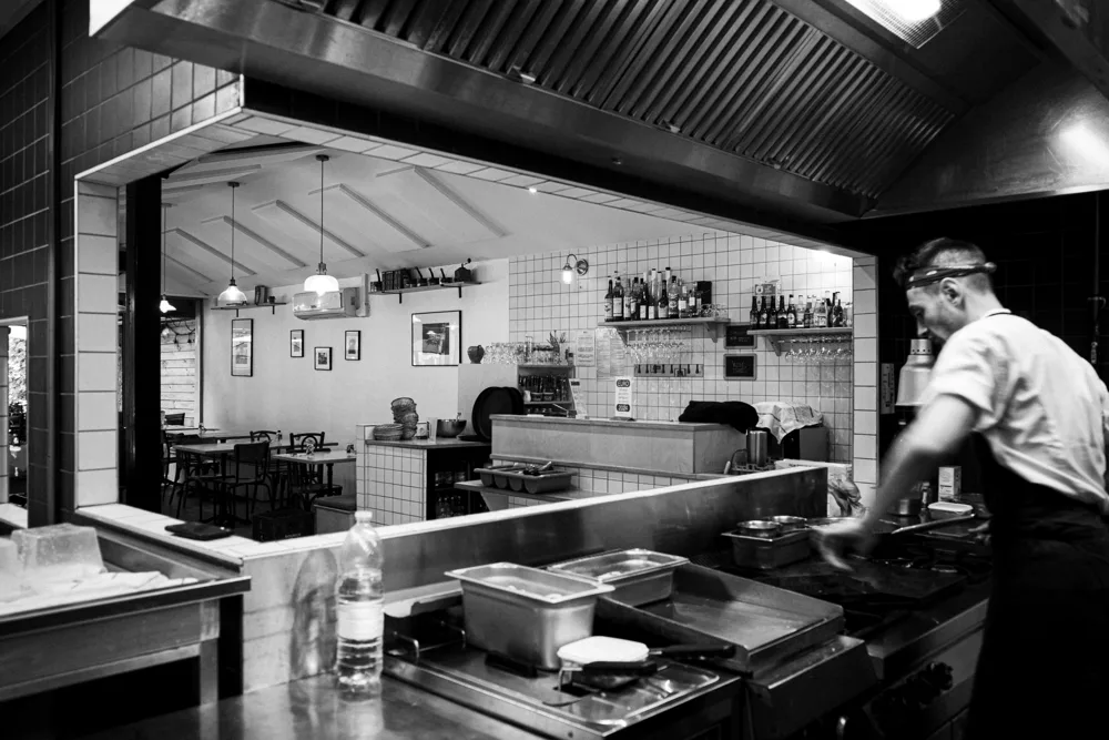 Restaurant Canailles — Zubereitung in der Küche