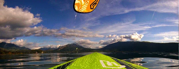 Stand-Up Annecy — Kayak en el lago al atardecer